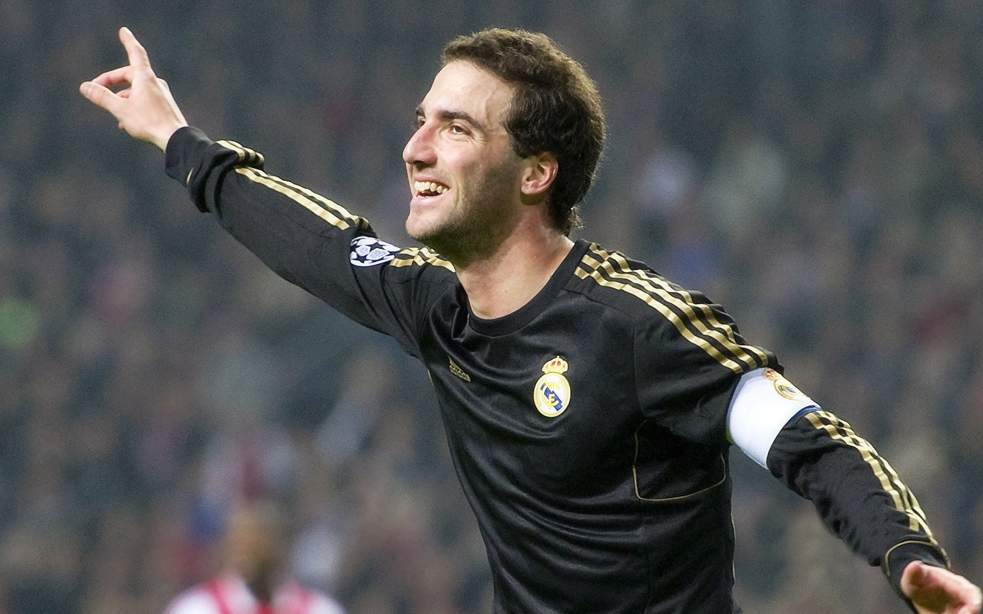 法甲荣耀瞬间:球迷欢呼沸腾的精彩时刻,法甲冠军时不时来群里看看